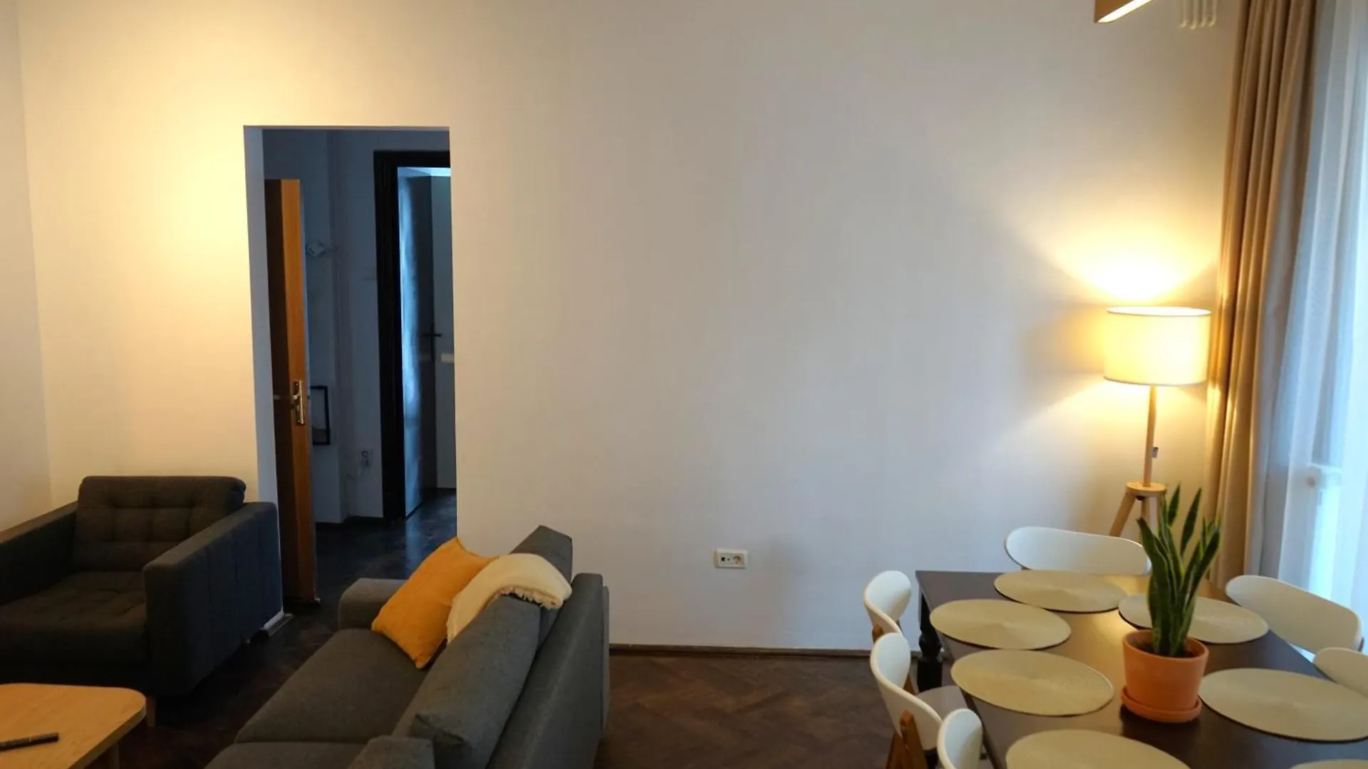 Spacious 4Br, 3Bt With 3 Balconies Bucharest Romania