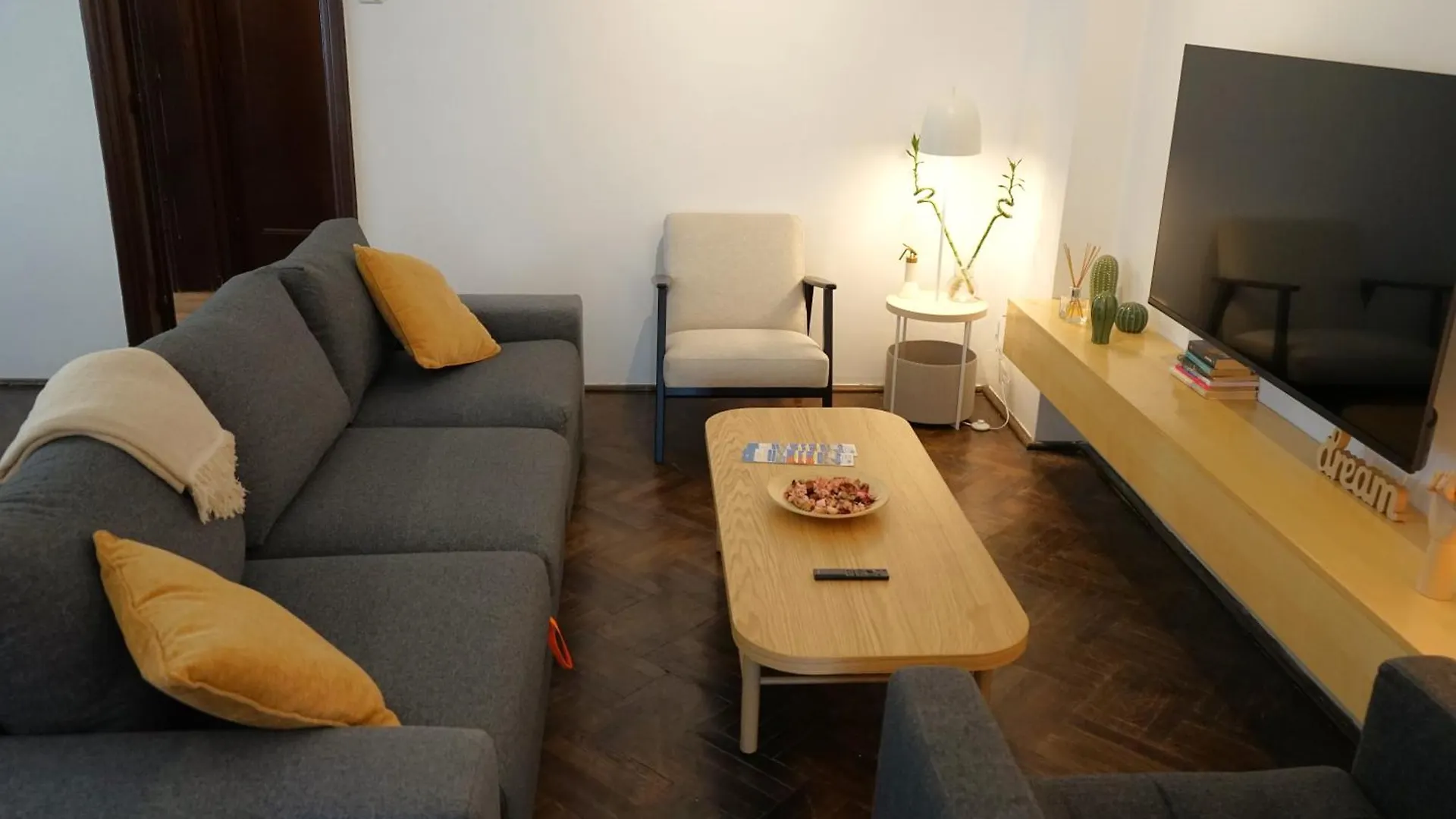 Spacious 4Br, 3Bt With 3 Balconies Bucharest Romania