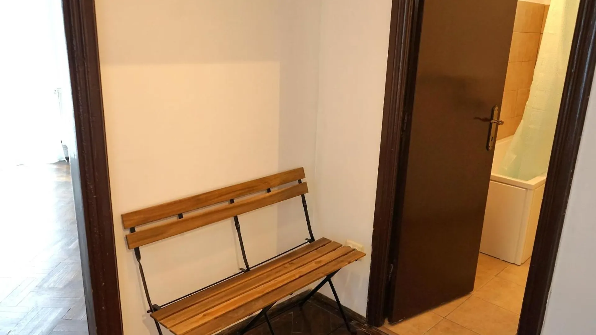 Spacious 4Br, 3Bt With 3 Balconies Bucharest Apartment