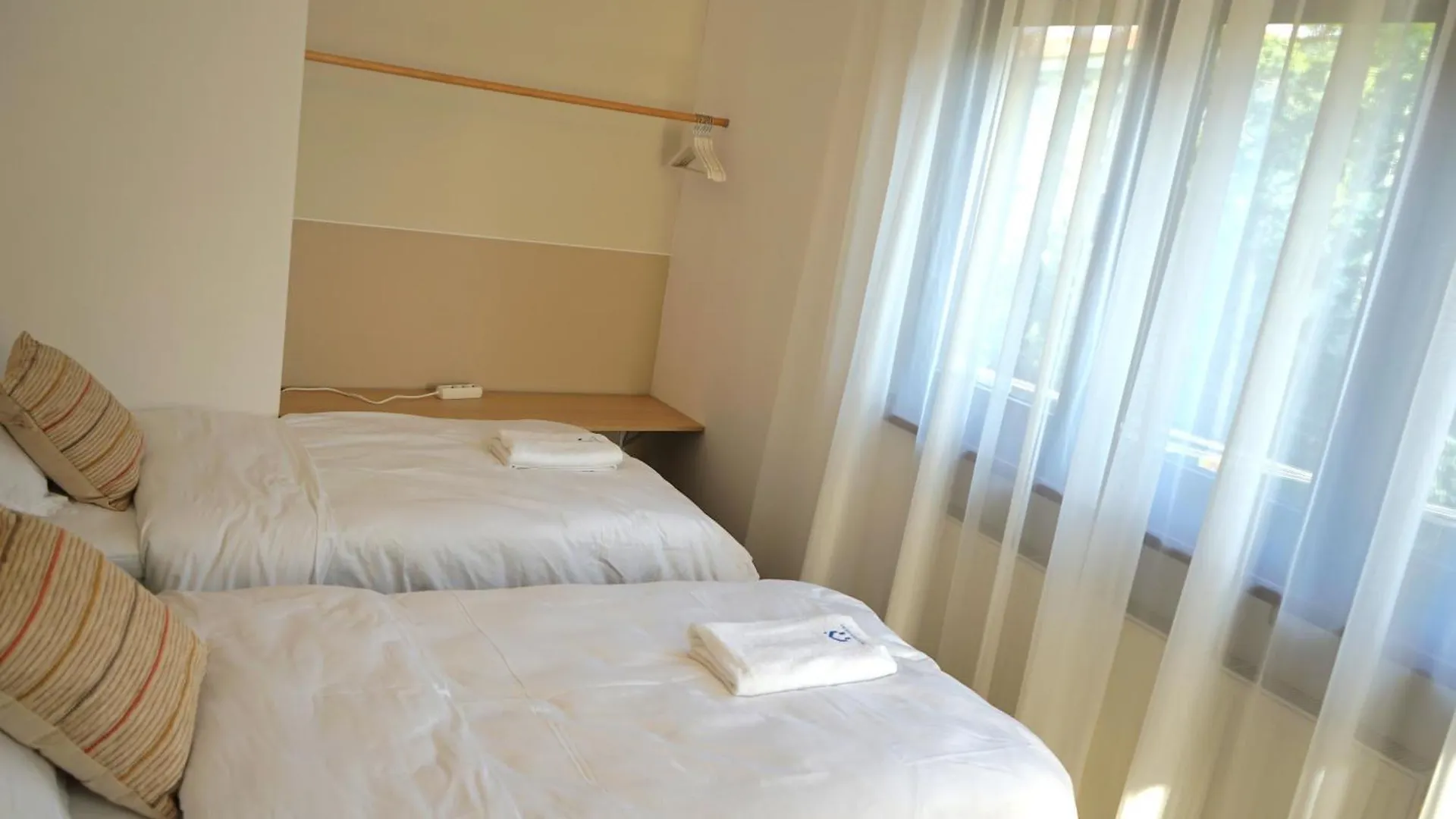 Apartment Spacious 4Br, 3Bt With 3 Balconies Bucharest Romania